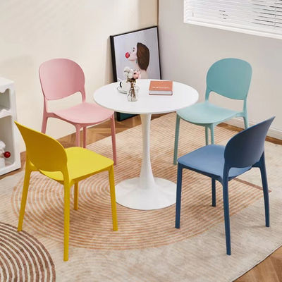 Nowoczesne stołki jadalne z tworzyw sztucznych w popularnym stylu kolorowego designu do kuchni